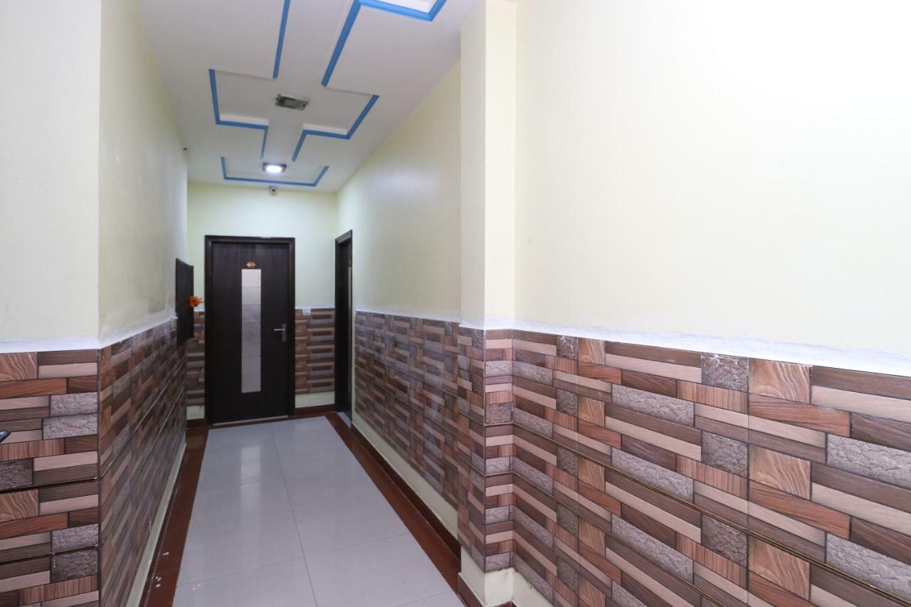 Oyo 30100 Lucky Guest House Amritsar Exteriör bild