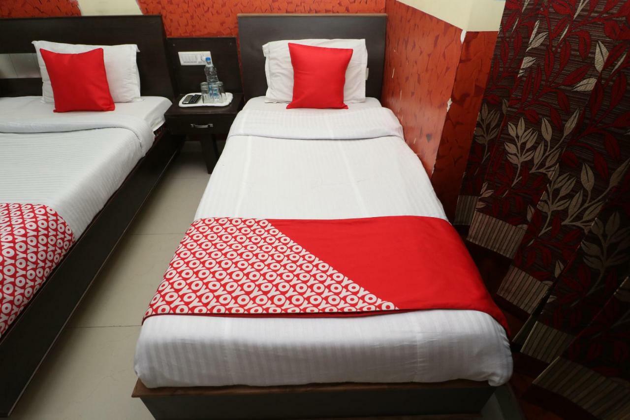 Oyo 30100 Lucky Guest House Amritsar Exteriör bild