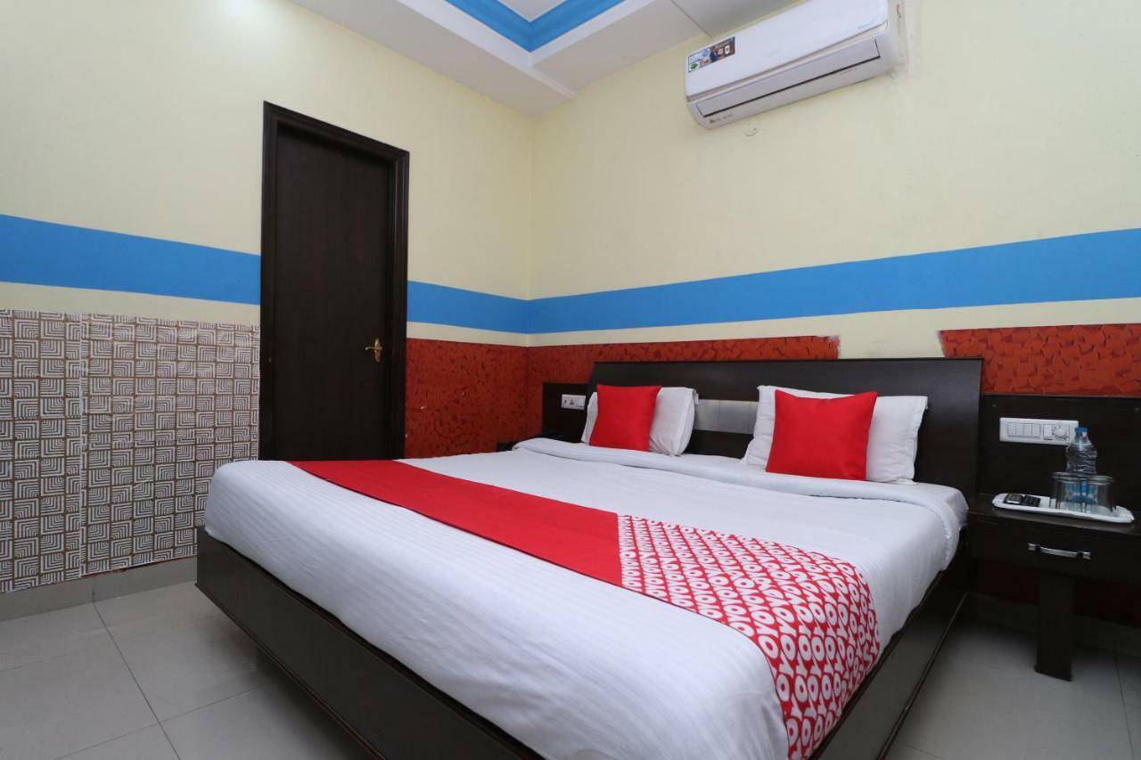 Oyo 30100 Lucky Guest House Amritsar Exteriör bild
