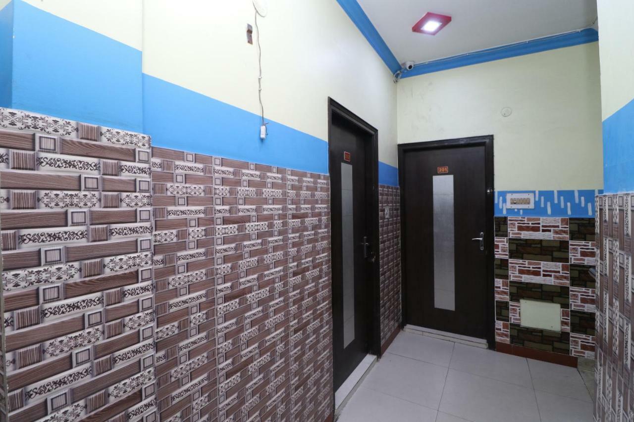 Oyo 30100 Lucky Guest House Amritsar Exteriör bild